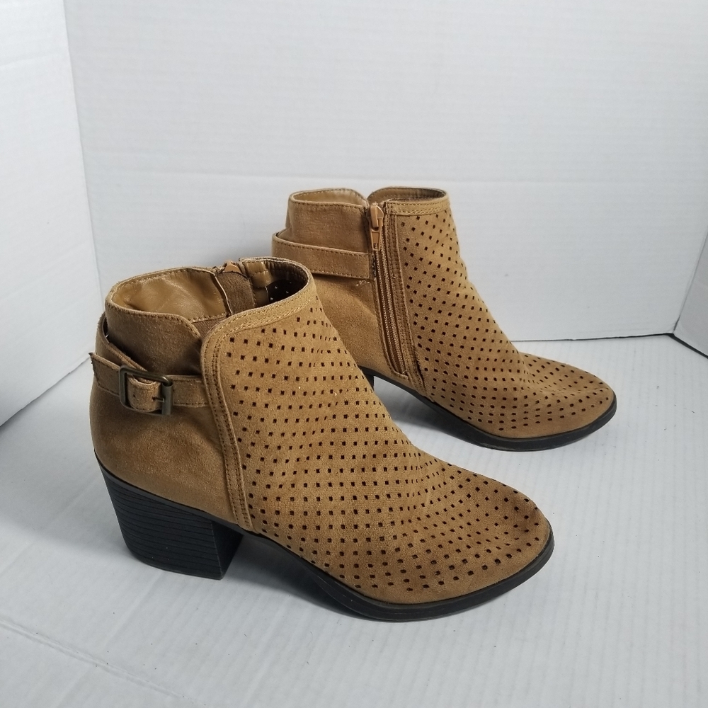 BAMBOO BROWN HEELED BOOTS SIZE 9